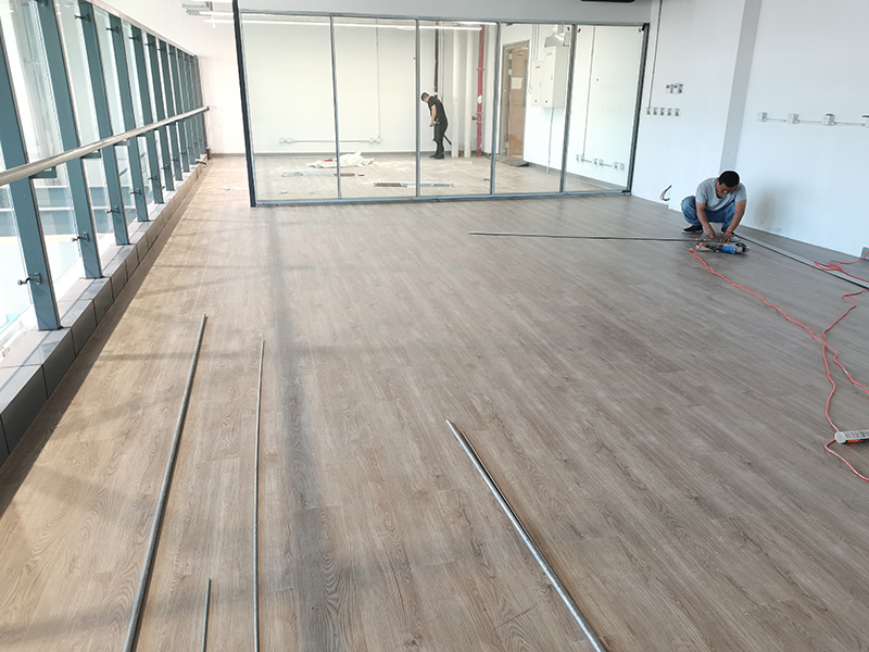 北京東泰恒瑞新型建材有限公司是北京最專業(yè)的塑膠地板供應(yīng)商之一 北京東泰恒瑞新型建材有限公司是北京最專業(yè)的塑膠地板供應(yīng)商之一